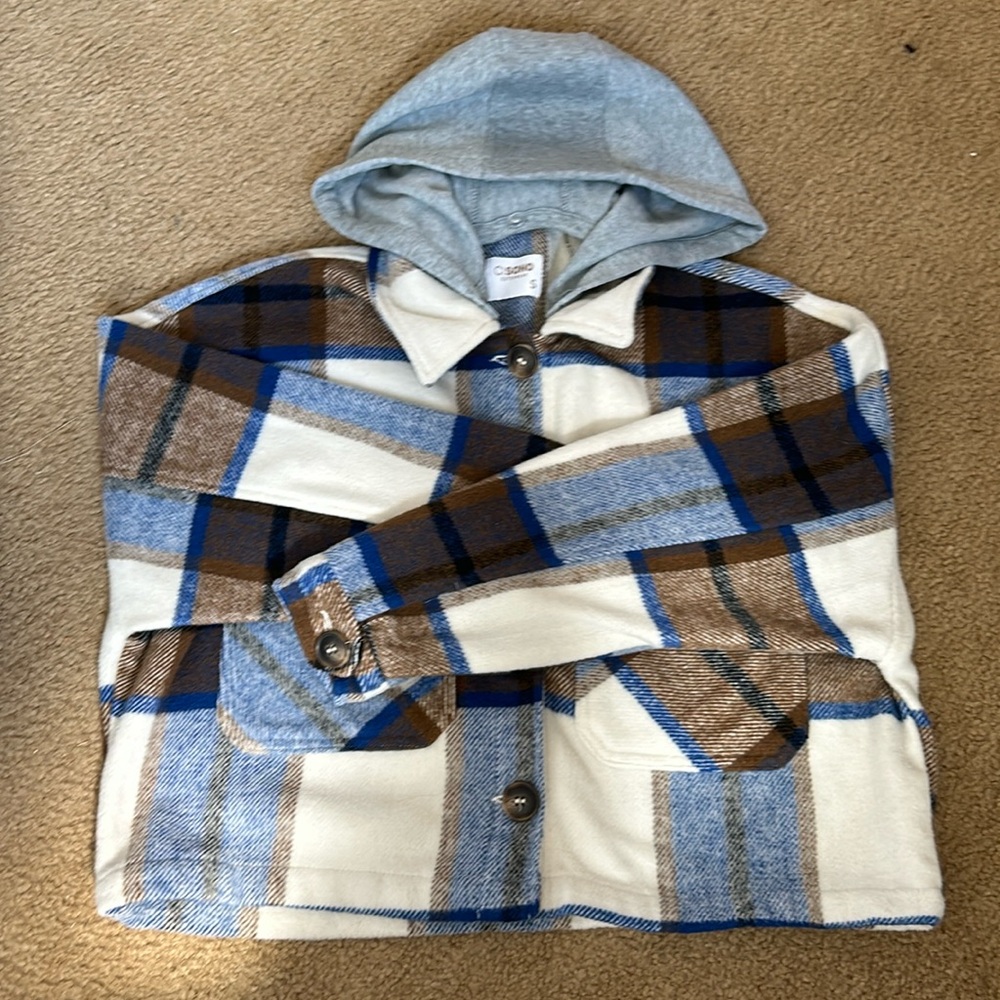 Size Small, cropped, attachable hood flannel